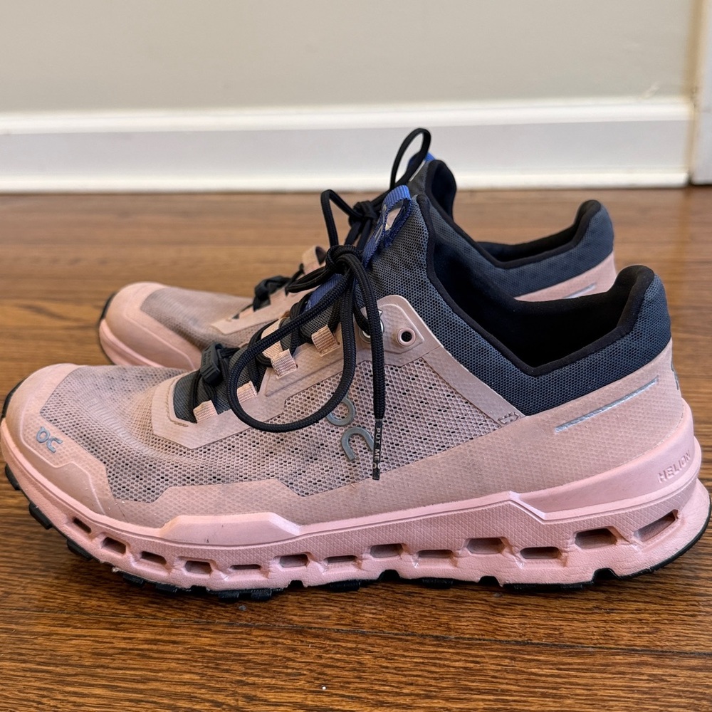 On Running Cloudrunner Pink and Navy Running Shoes - Picture 2 of 10